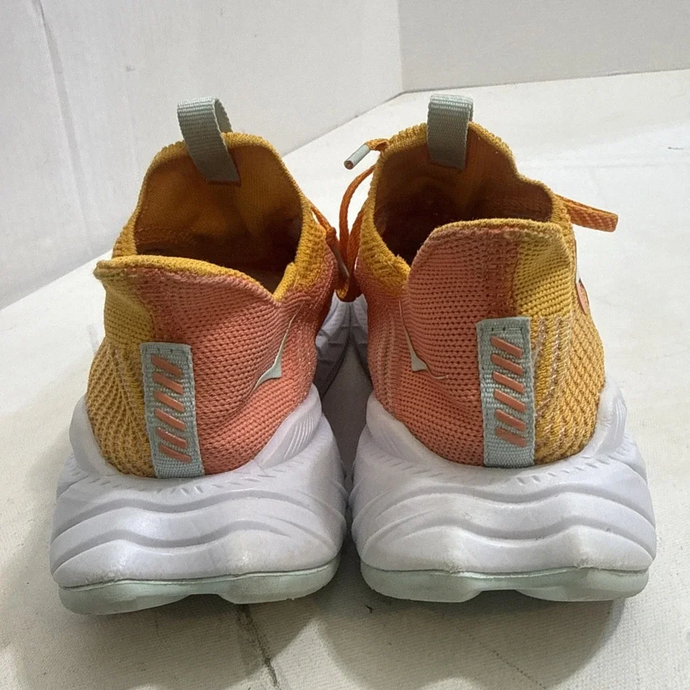 Hoka One One hoka one